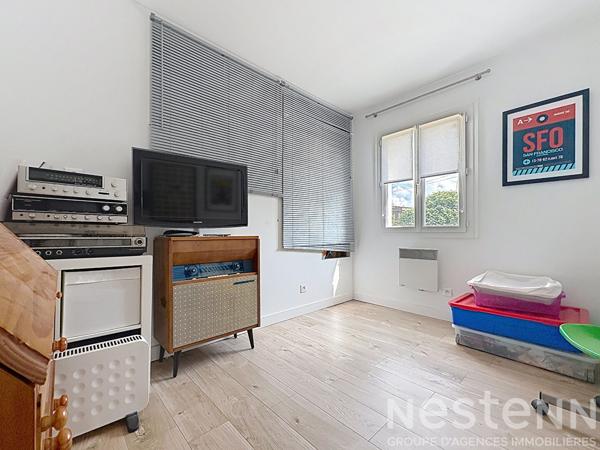 Maison familiale, 5 chambres, vie de plain-pied, jardin, sud-ouest, bus, C9, écoles, commerces, bords de Loire, jardin sans vis-à-vis, garage, carport, dépendance.