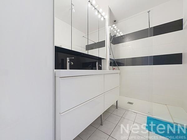 Maison familiale, 5 chambres, vie de plain-pied, jardin, sud-ouest, bus, C9, écoles, commerces, bords de Loire, jardin sans vis-à-vis, garage, carport, dépendance.