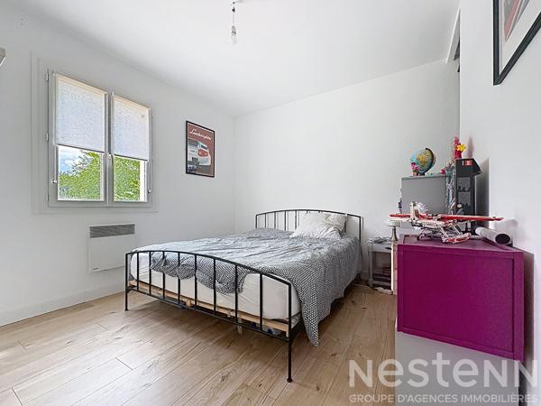 Maison familiale, 5 chambres, vie de plain-pied, jardin, sud-ouest, bus, C9, écoles, commerces, bords de Loire, jardin sans vis-à-vis, garage, carport, dépendance.