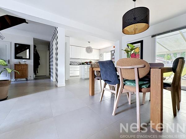 Maison familiale, 5 chambres, vie de plain-pied, jardin, sud-ouest, bus, C9, écoles, commerces, bords de Loire, jardin sans vis-à-vis, garage, carport, dépendance.