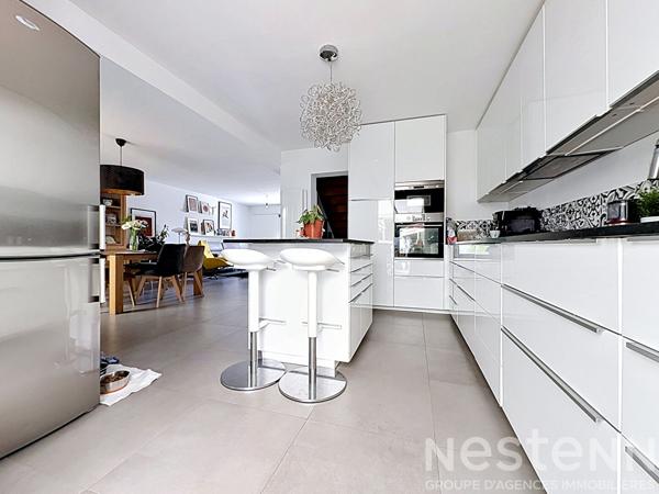 Maison familiale, 5 chambres, vie de plain-pied, jardin, sud-ouest, bus, C9, écoles, commerces, bords de Loire, jardin sans vis-à-vis, garage, carport, dépendance.