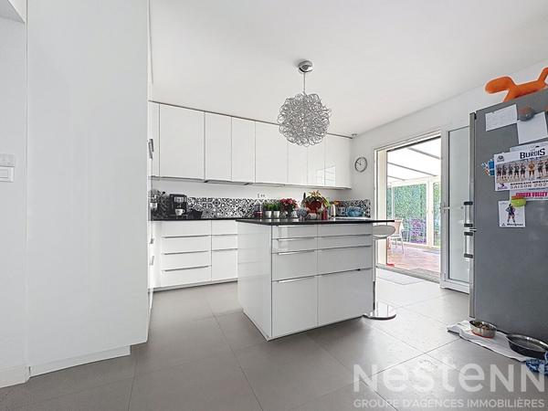 Maison familiale, 5 chambres, vie de plain-pied, jardin, sud-ouest, bus, C9, écoles, commerces, bords de Loire, jardin sans vis-à-vis, garage, carport, dépendance.