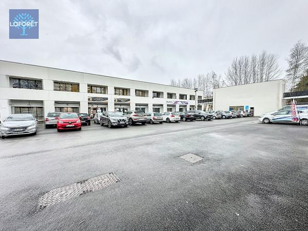 Location local commercial Serris - 200 m² - 3 400 €/mois