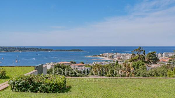 CANNES CALIFORNIE - Vue mer panoramique pour ce magnifique appartement