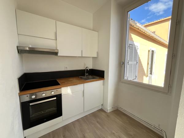 Marseille (13008) 8ème BORELY- Plages T2 rénové dans Bastide, plus 2 places de Parking !