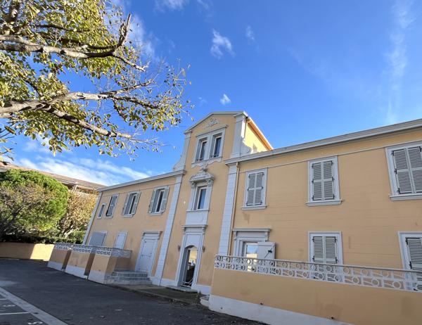 Marseille (13008) 8ème BORELY- Plages T2 rénové dans Bastide, plus 2 places de Parking !