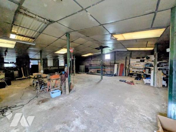 Proche DUNKERQUE. Idéal centre équestre, ou activité en rapport, ensemble immobilier construit ...