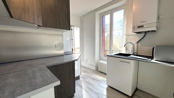 Appartement Corbeil Essonnes 2 pièce(s) - PAS DE CHARGES - TERRASSE