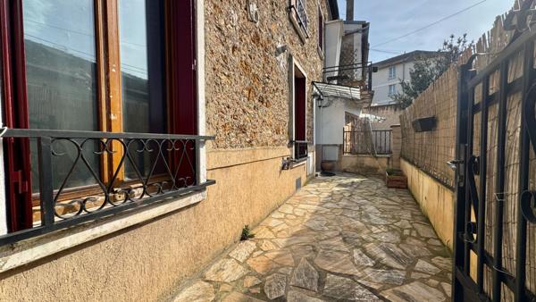Appartement Corbeil Essonnes 2 pièce(s) - PAS DE CHARGES - TERRASSE