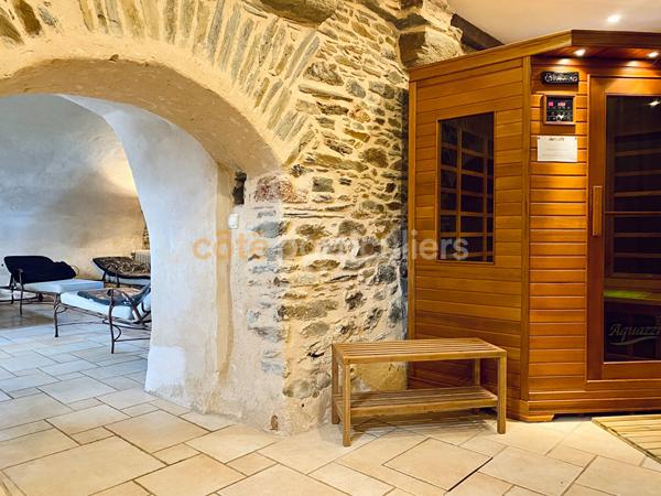 Vente
                Demeure de Prestige1800 m² - 30 Pièces -
                    SAINT-LO (50000)