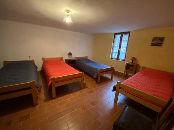 CHAMBRES D'HOTTES / COMMERCE ET TERRAIN