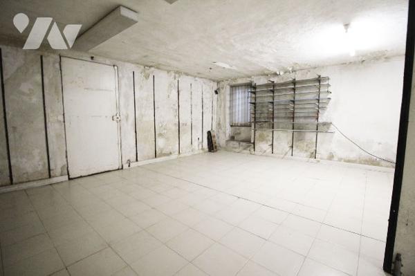 Locaux commerciaux (250m2) en RDC + terrasse de 68m2 dans le quartier Sainte Marguerite Rouet