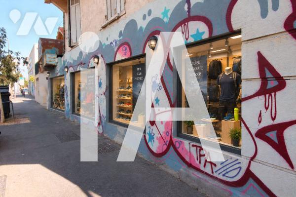 Locaux commerciaux (250m2) en RDC + terrasse de 68m2 dans le quartier Sainte Marguerite Rouet