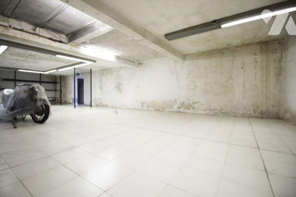 Locaux commerciaux (250m2) en RDC + terrasse de 68m2 dans le quartier Sainte Marguerite Rouet