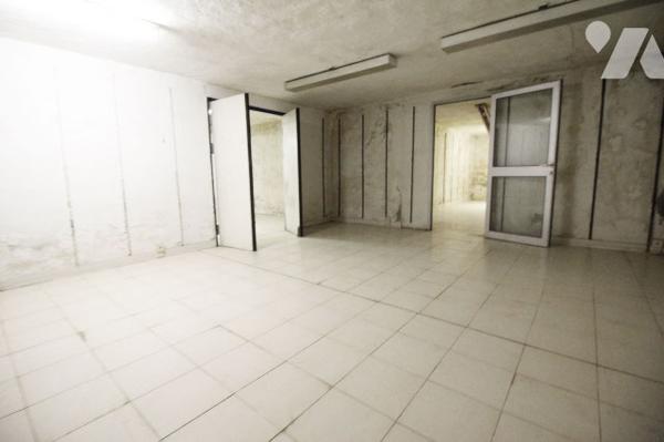 Locaux commerciaux (250m2) en RDC + terrasse de 68m2 dans le quartier Sainte Marguerite Rouet