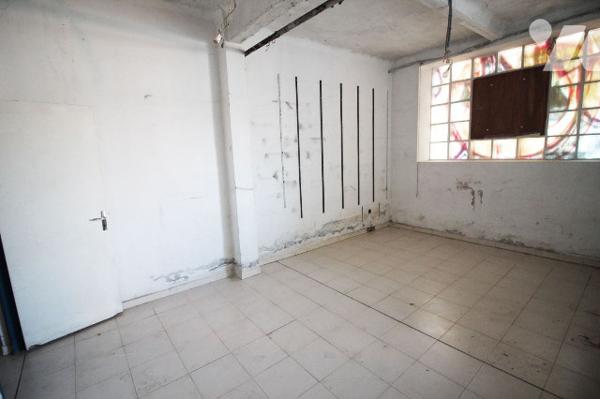 Locaux commerciaux (250m2) en RDC + terrasse de 68m2 dans le quartier Sainte Marguerite Rouet