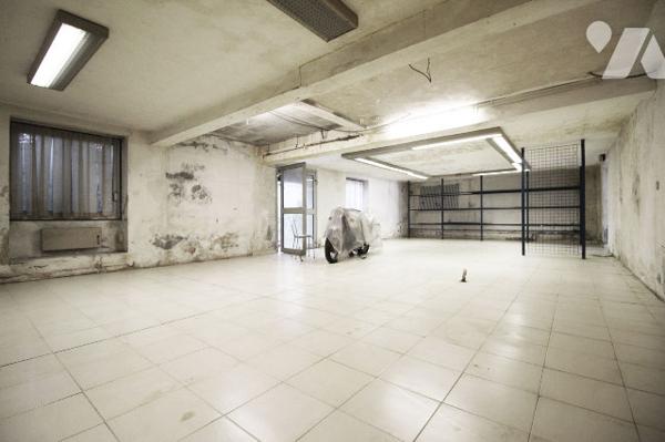 Locaux commerciaux (250m2) en RDC + terrasse de 68m2 dans le quartier Sainte Marguerite Rouet