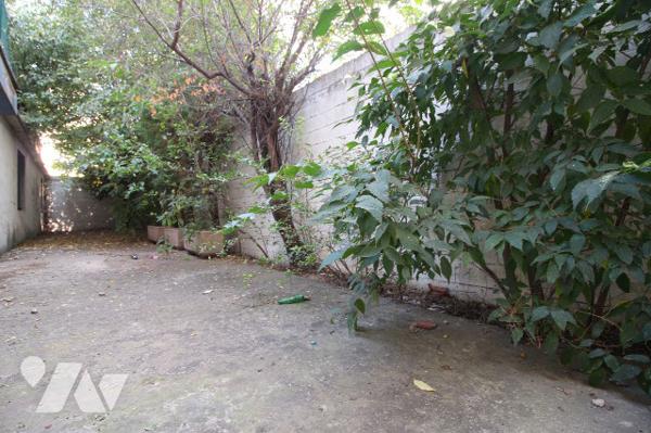 Locaux commerciaux (250m2) en RDC + terrasse de 68m2 dans le quartier Sainte Marguerite Rouet