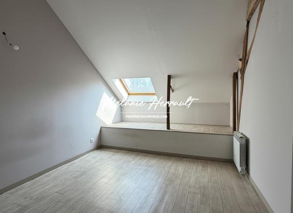 Maison semi-mitoyenne - 5 chambres - Neuville sur Sarthe (72190)