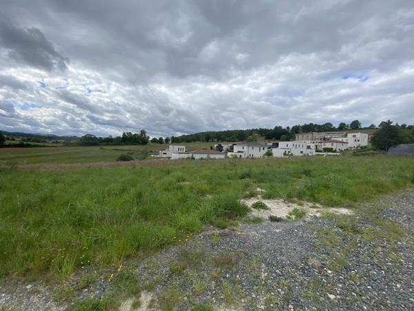Terrain
        
        - 1159 m² 189 000 € *