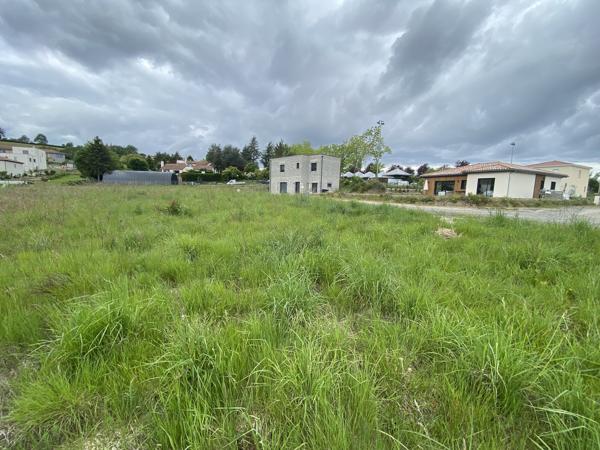 Terrain
        
        - 1159 m² 189 000 € *