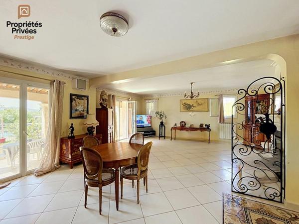 POURRIÈRES - 2 HABITATIONS, 207 M², PISCINE, GARAGE, TERRAIN 4 000 M²