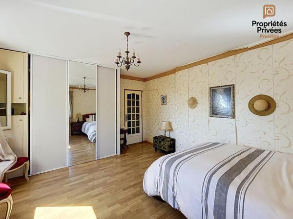 POURRIÈRES - 2 HABITATIONS, 207 M², PISCINE, GARAGE, TERRAIN 4 000 M²