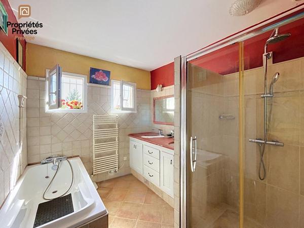 POURRIÈRES - 2 HABITATIONS, 207 M², PISCINE, GARAGE, TERRAIN 4 000 M²