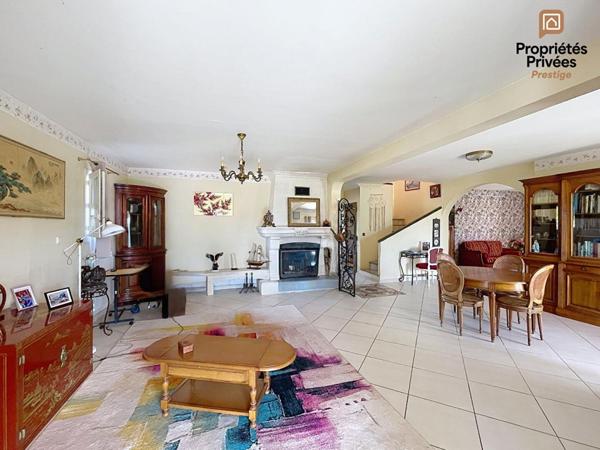 POURRIÈRES - 2 HABITATIONS, 207 M², PISCINE, GARAGE, TERRAIN 4 000 M²