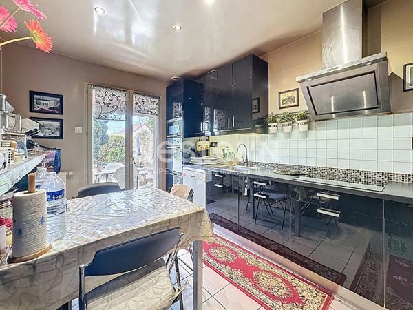 Maison familiale à Morangis proche des écoles et des transports 4 chambres sous-sol total