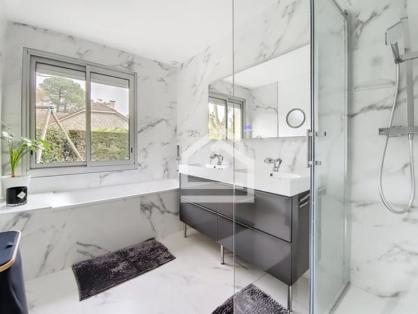 Maison 5 pièce(s) 4 chambre(s) 210 m²