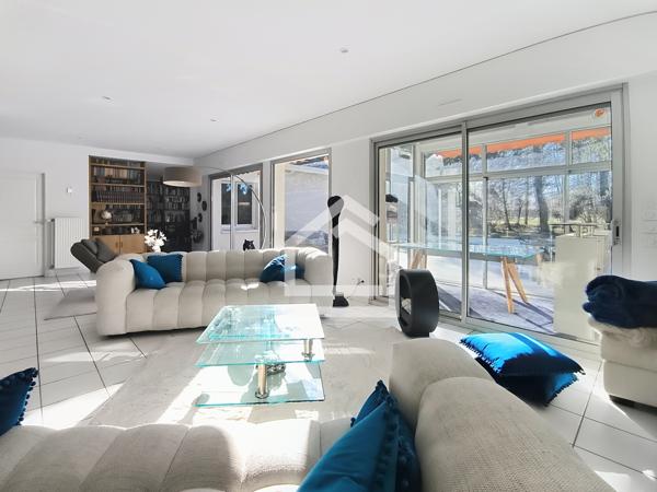 Maison 5 pièce(s) 4 chambre(s) 210 m²