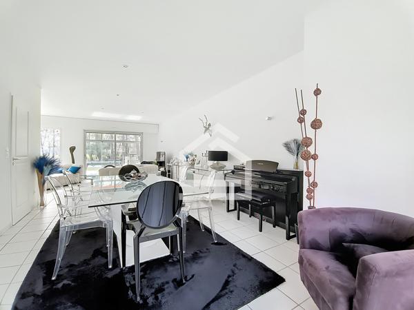 Maison 5 pièce(s) 4 chambre(s) 210 m²