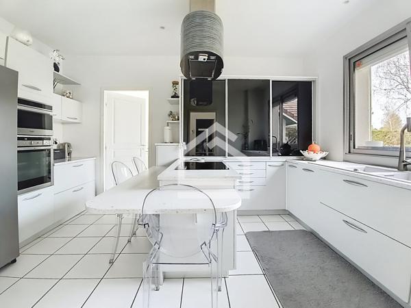 Maison 5 pièce(s) 4 chambre(s) 210 m²