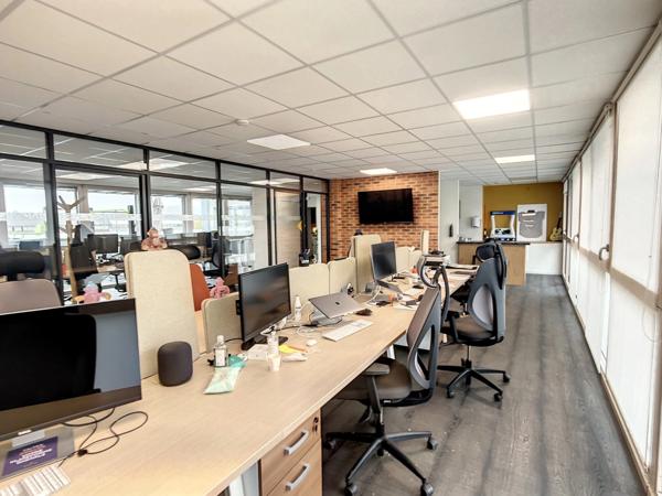 Local/bureau à vendre CHAMBERY (73) - 483 m² - 12 parking privés - 2 grandes terrasses Sud