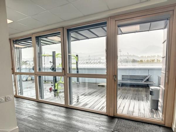 Local/bureau à vendre CHAMBERY (73) - 483 m² - 12 parking privés - 2 grandes terrasses Sud