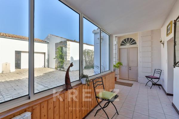 Propriété au cœur d'un village de 270m² avec piscine