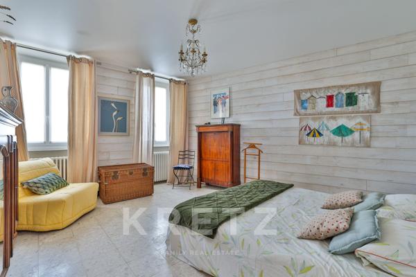 Propriété au cœur d'un village de 270m² avec piscine