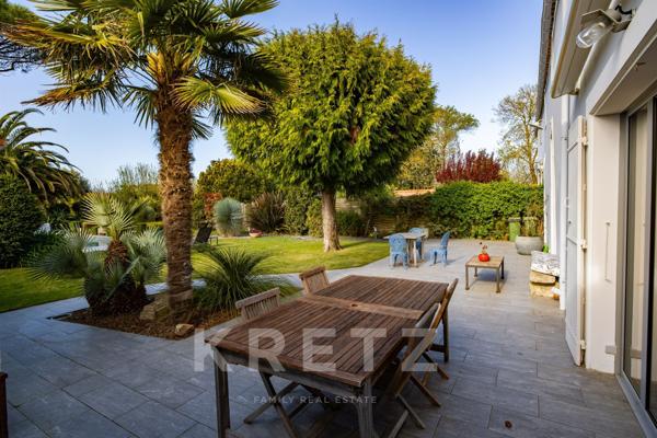 Propriété au cœur d'un village de 270m² avec piscine