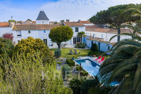 Propriété au cœur d'un village de 270m² avec piscine