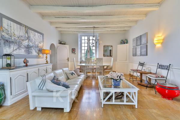 Propriété au cœur d'un village de 270m² avec piscine