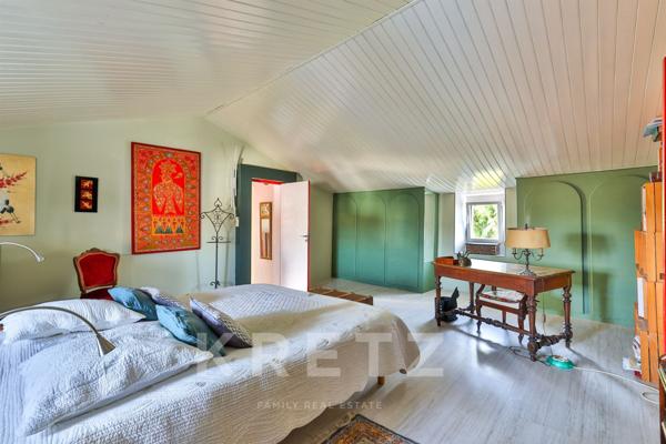 Propriété au cœur d'un village de 270m² avec piscine