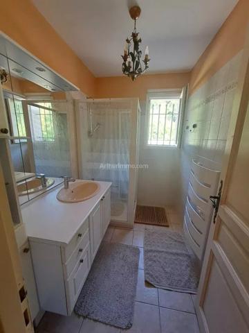 Vente                                                      Villa
                        
                     4 pièces                      99 m2                     à Salernes