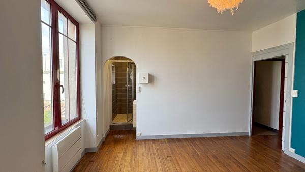 NIORT- loft de 263m² avec piscine et garage