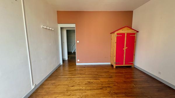 NIORT- loft de 263m² avec piscine et garage