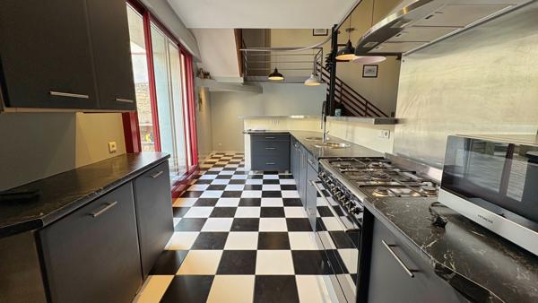 NIORT- loft de 263m² avec piscine et garage