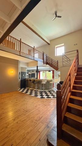 NIORT- loft de 263m² avec piscine et garage