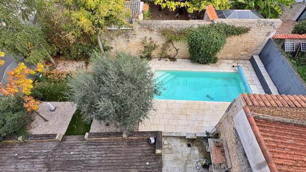 NIORT- loft de 263m² avec piscine et garage