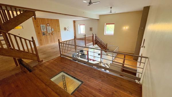 NIORT- loft de 263m² avec piscine et garage