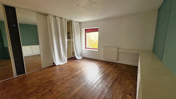 NIORT- loft de 263m² avec piscine et garage